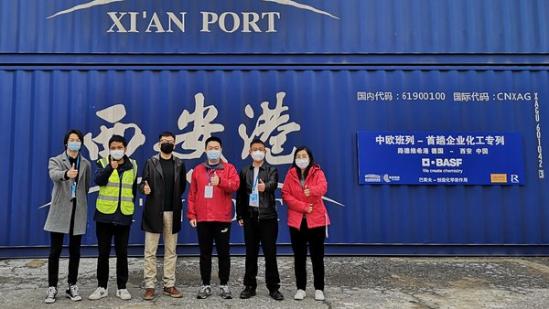 è¥¿å®å½ééæ¸¯å¤å¼èè¿æéå¬å¸çå¢éå¨ç»å¥ç«è¿æ¥å·´æ¯å¤«ä¸åï¼å¹¶å¨å®æè¥¿å®çæ¸å³åå®æäºæåä¸è±éçééã