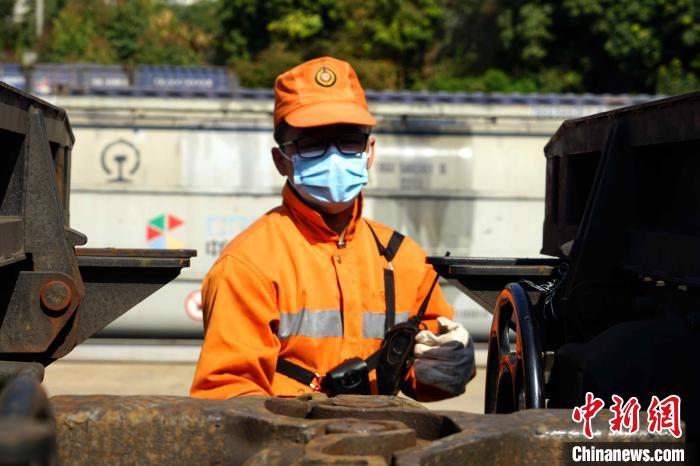 è°è½¦åå¯¹ä¸­æ¬§ç­åè½¦ä½è¿è¡è¿æå¹¶å¤æ£ï¼èµæå¾ããåºå»ºå æ